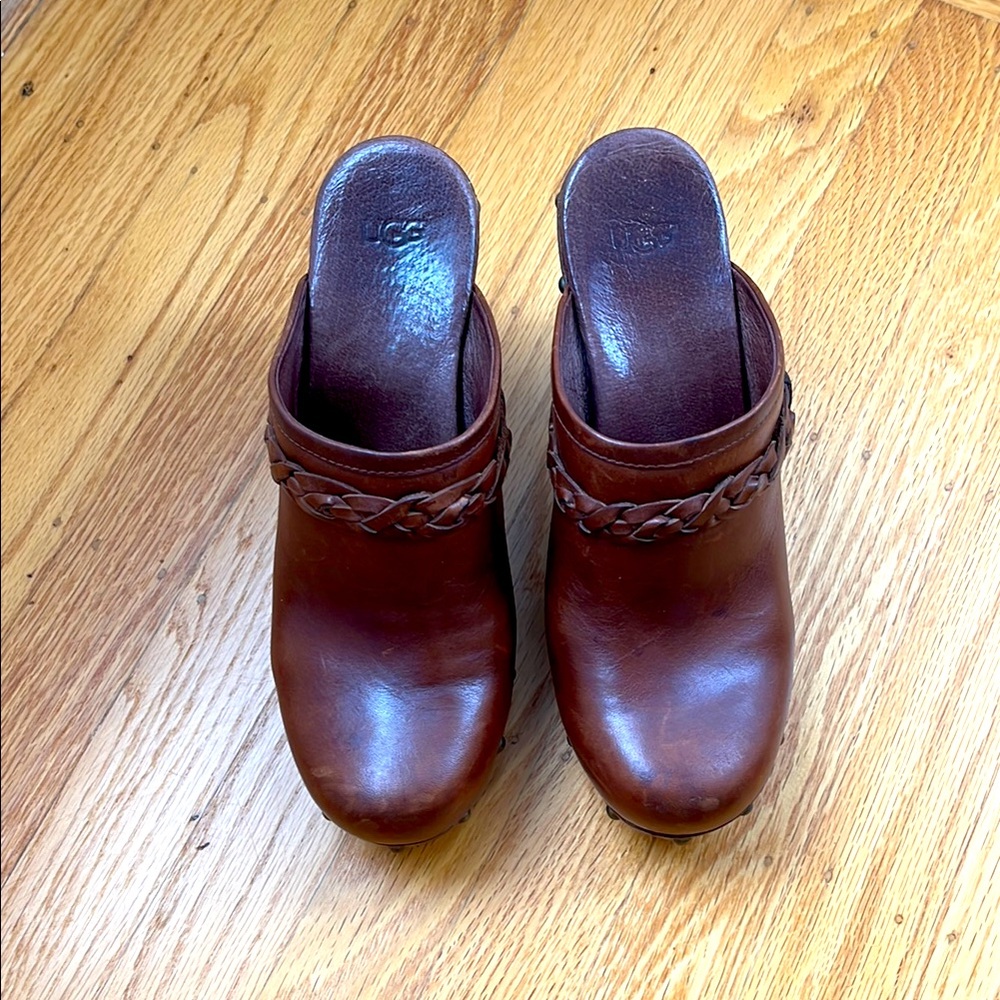 UGG Platform Clogs 7.5